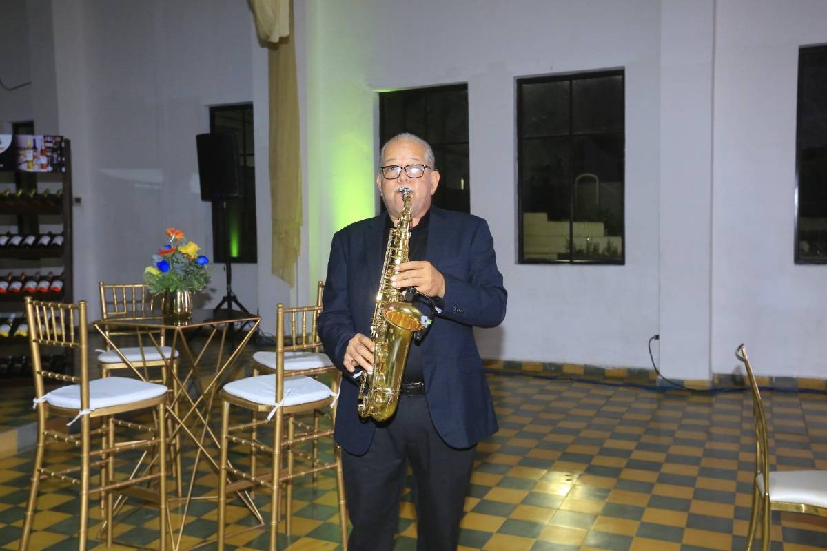 Homenaje a Guillermo Orellana, presidente del Buró de Convenciones de SPS