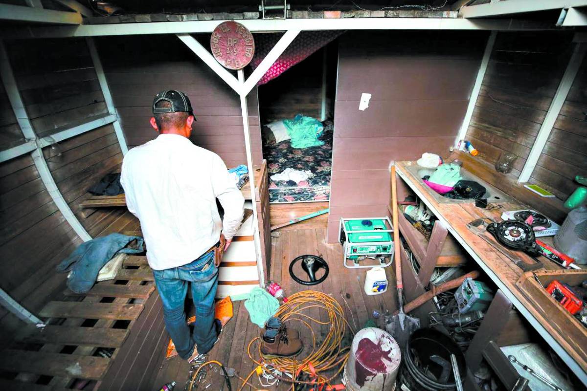 Don Marlon comenzó a construir el barco en octubre de 2023.