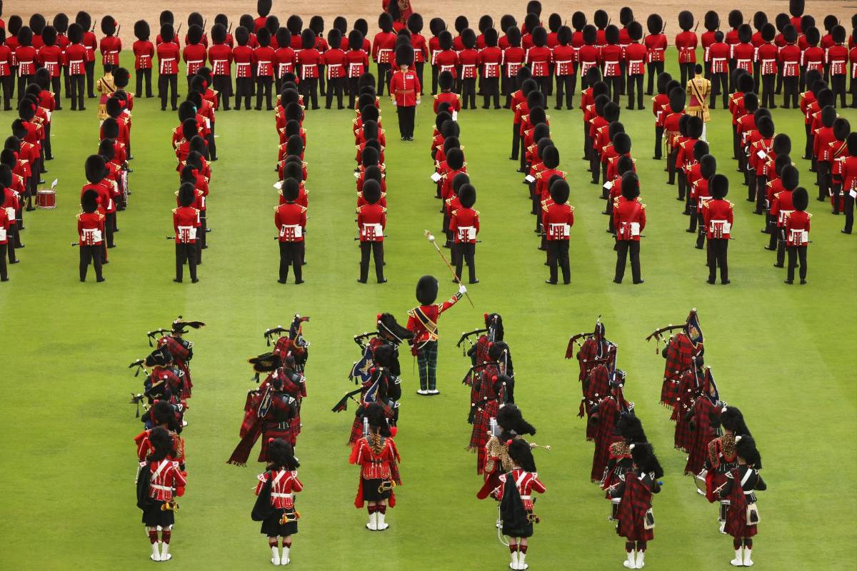 Carlos III recibe a Trump con un fastuoso desfile en Windsor