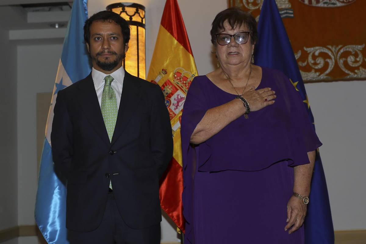 España destaca cómo hondureños contribuyen a su economía