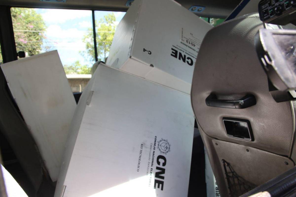 Cossette López cuestiona a Jorge Lanza: “¿A usted quién lo contrató?”