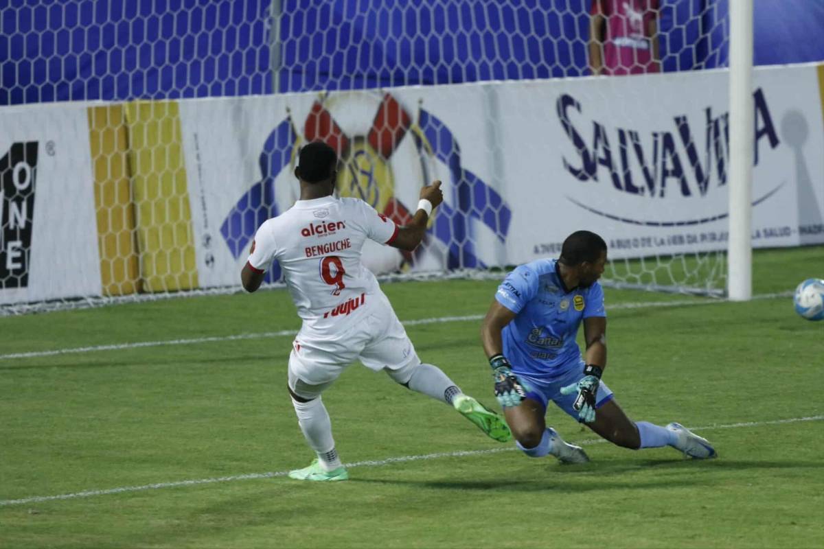 Peleas en el Real España-Olimpia, lo que pasó con Menjívar y brasileña sorprende