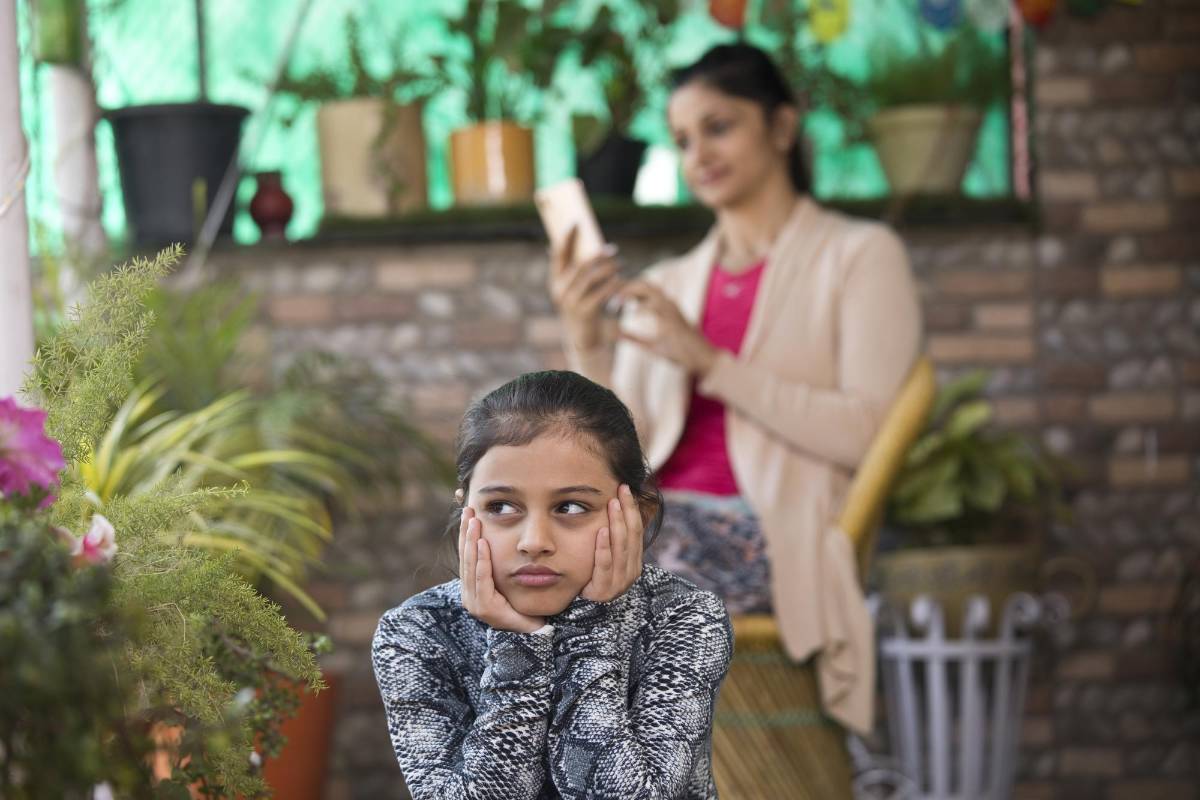 Huérfanos digitales: padres sumidos en la tecnología