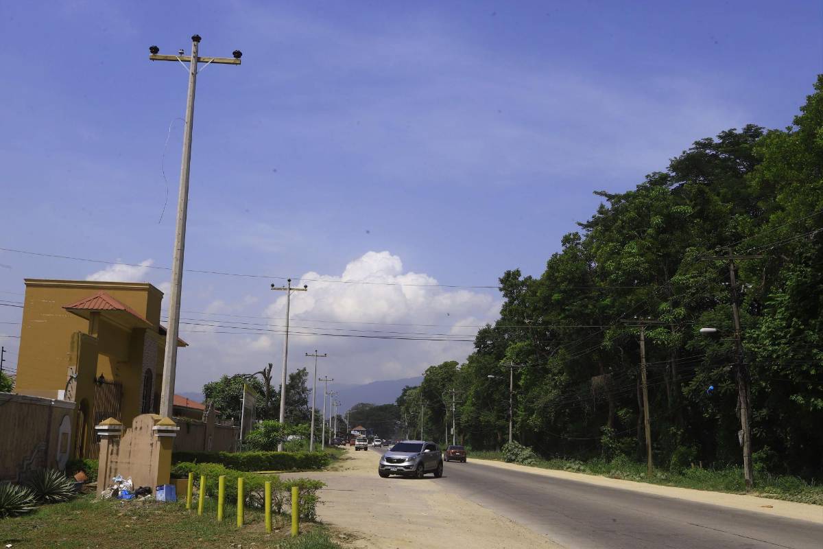 Enee construye circuito para acabar con apagones en sector Los Cármenes