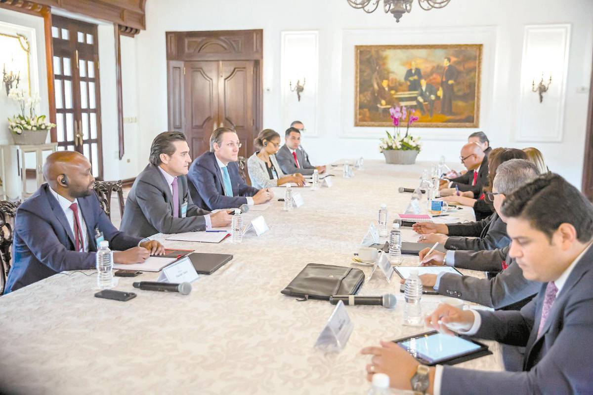 Revisión del acuerdo con el FMI no se ha efectuado