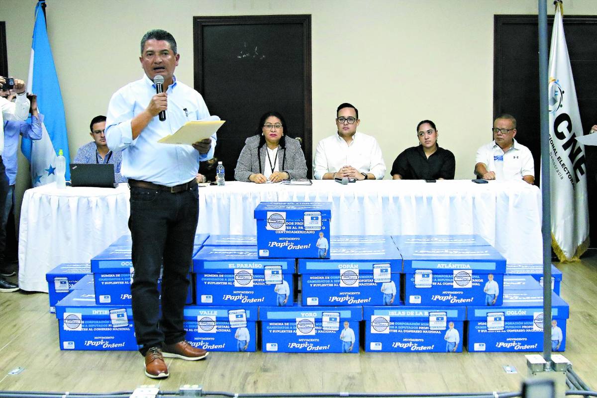 Las 23 corrientes presentan hoy su documentación al CNE