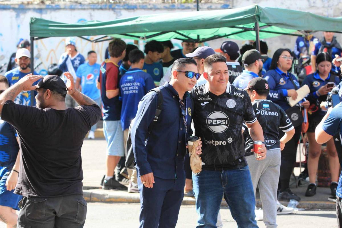 Rubia enamora en Motagua-Real España, fiesta azul en el Nacional e 'infiltrados'