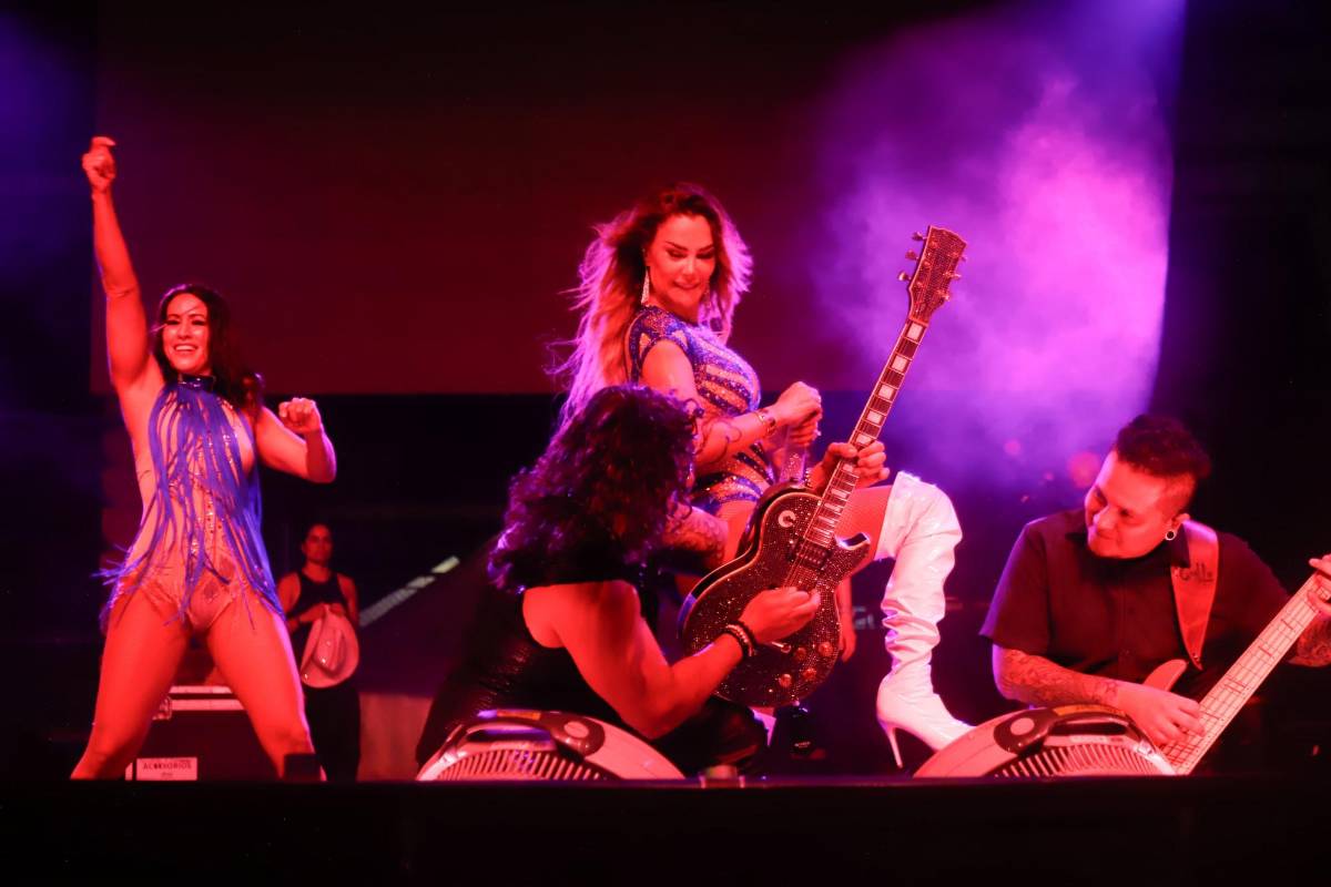 Sampedranos disfrutan en el AGAS y en el concierto de Ninel Conde