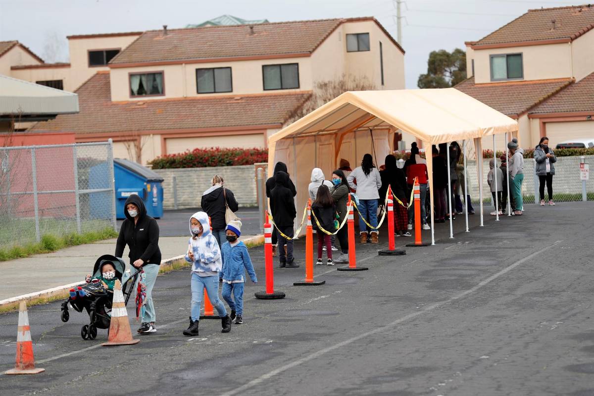 Ómicron no da tregua en Estados Unidos, con más de 900,000 infecciones al día