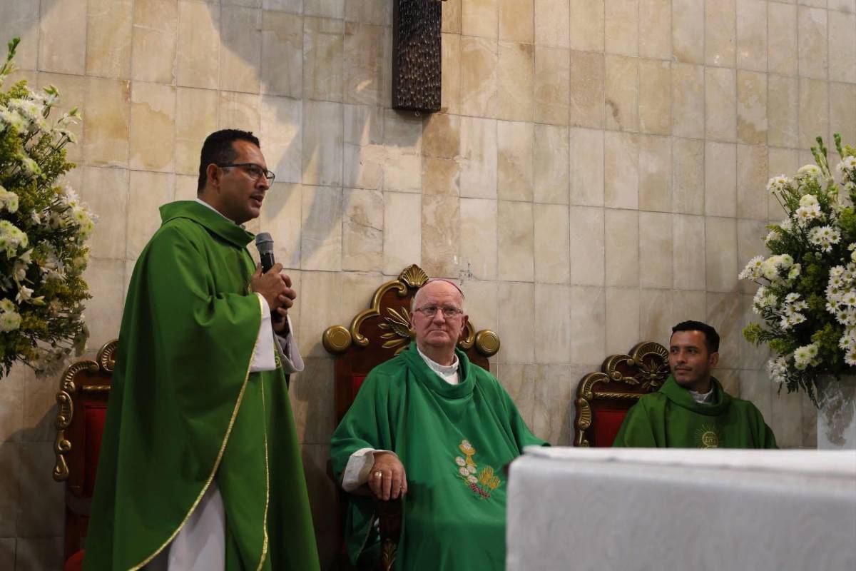 Parroquia La Santa Cruz da la bienvenida a nuevos sacerdotes