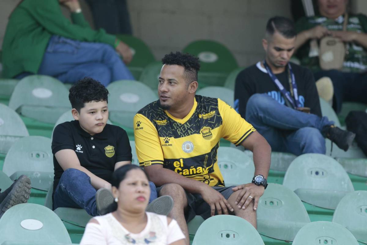 Las chicas que enamoraron en el Marathón-Real España, infiltrados y ambientazo