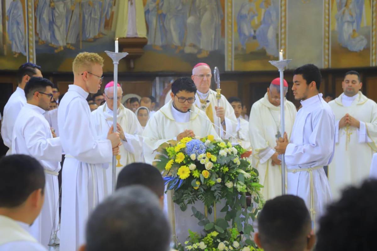 Edwin Ávila y Osman Martínez, los dos nuevos sacerdotes al servicio de la Iglesia católica