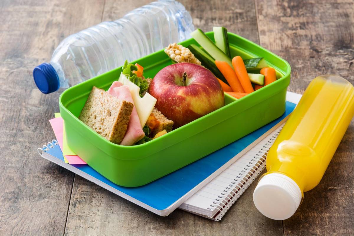 Una correcta hidratación también es parte del perfecto estado de salud de los escolares.