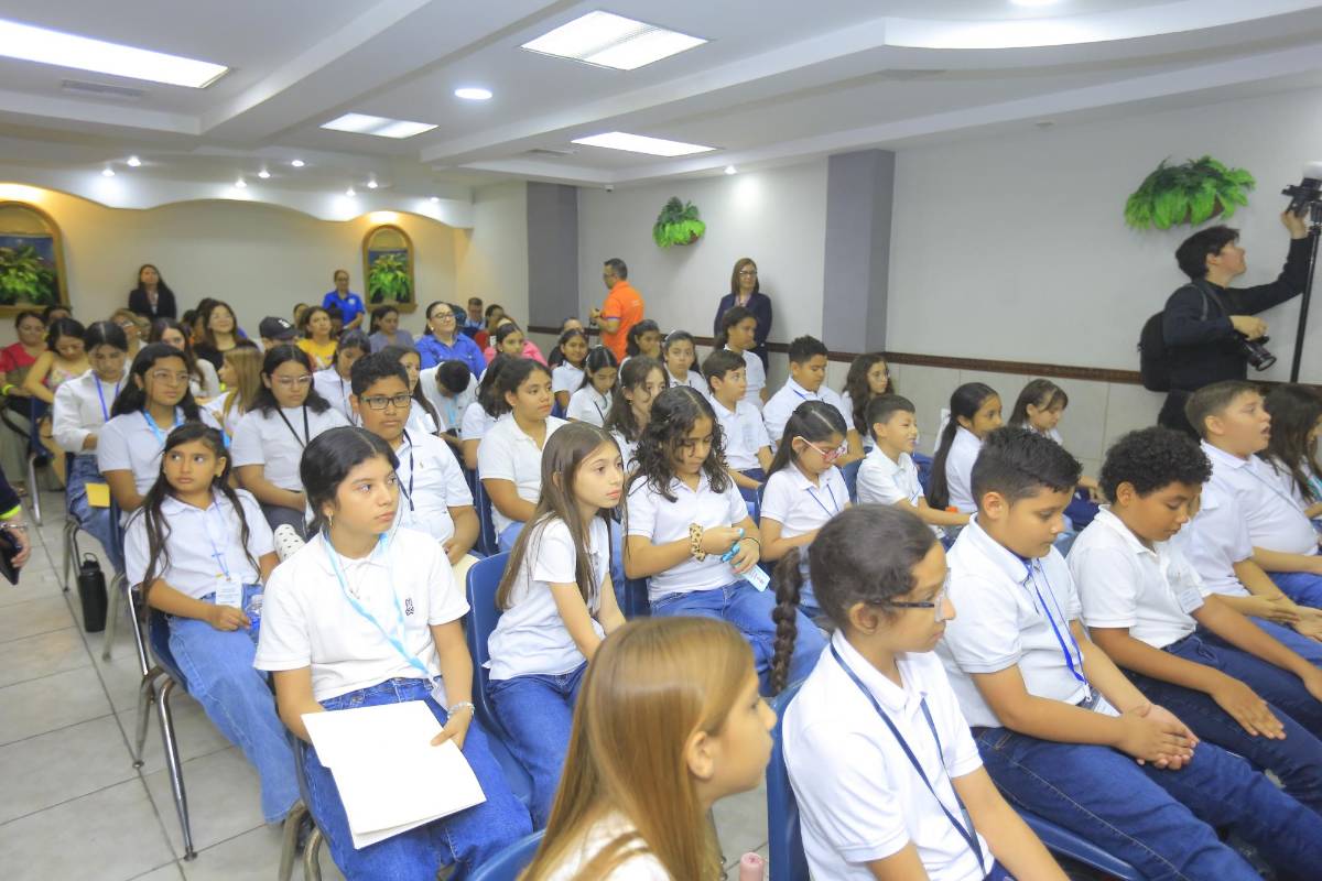 Niños y adolescentes sampedranos proyectan su talento en la declamación