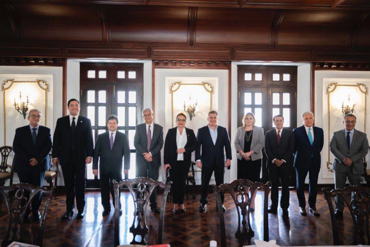 Presidenta Xiomara Castro se reunió con empresarios del sector bancario
