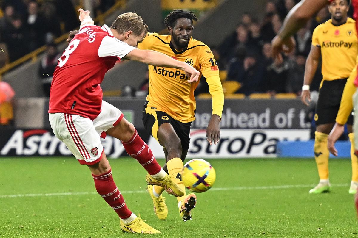 El noruego marcando su segundo tanto del encuentro con este zurdazo.