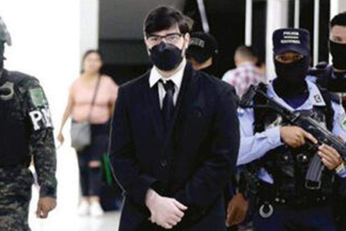 Ordenan liberar a líder de la pandilla 18 que se borró huellas de los dedos