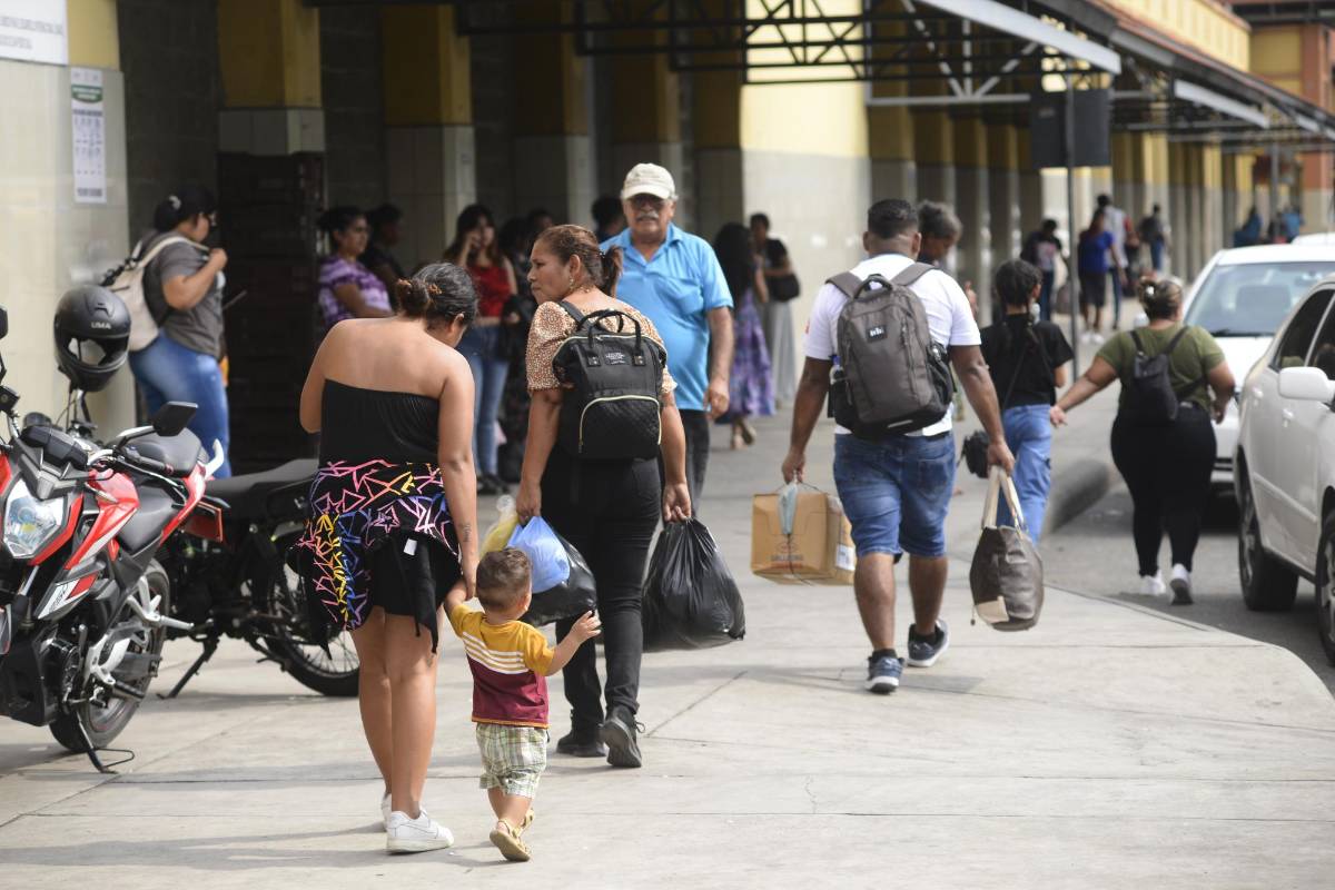 Así lucen las terminales aéreas y terrestres durante el Feriado Morazánico
