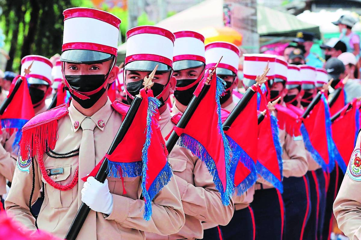 Ministro de Educación pide respeto a desfiles patrios