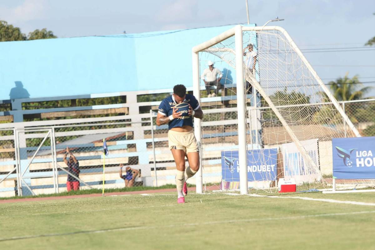 Jugadores de Motagua descalzos, exBarcelona presente y fichaje se lesionó en el debut