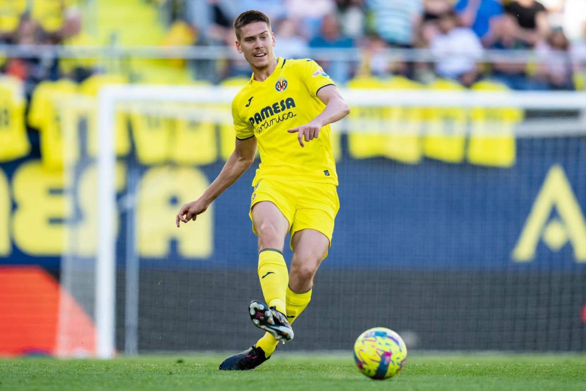 El argentino Juan Foyth destaca en el Villarreal y cuenta con 25 años de edad. Es un jugador al que Xavi lo quiere tener en el Barcelona.
