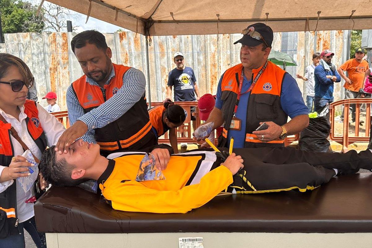 Uno de los jóvenes afectado por las altas temperaturas en San Pedro Sula.