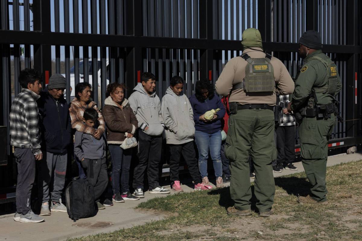 Trump celebra hundimiento de ley migratoria y promete deportación masiva