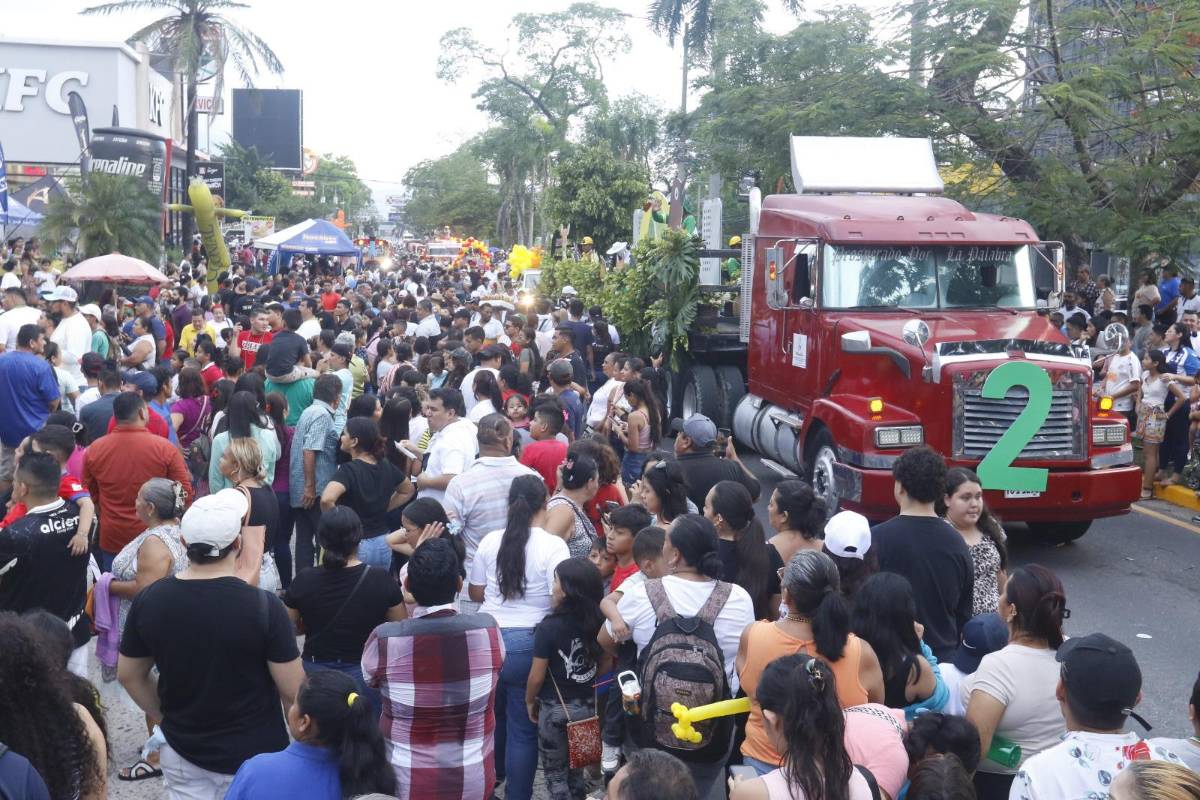 Ni la lluvia detuvo el desfile: San Pedro Sula celebra con orgullo su feria
