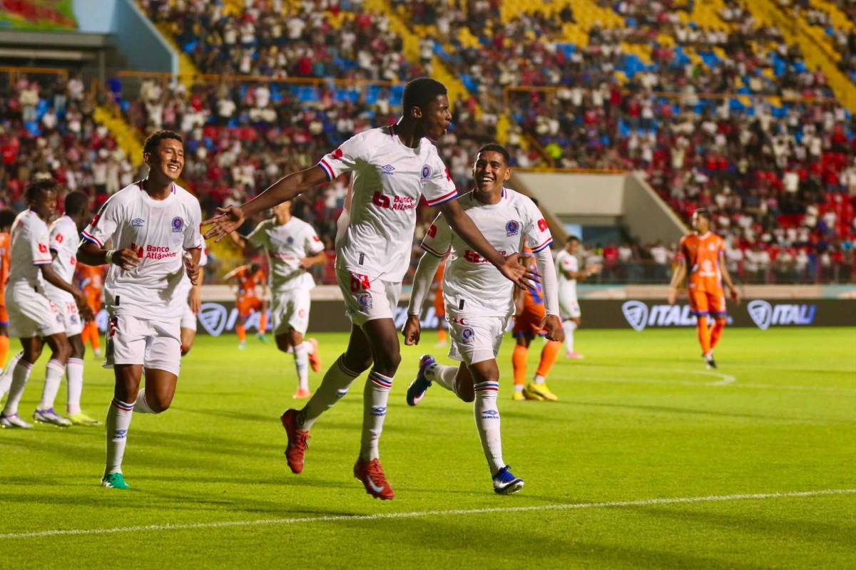 ¿Era su debut? Inesperado héroe de Olimpia, festejos y bellezas en el Nacional