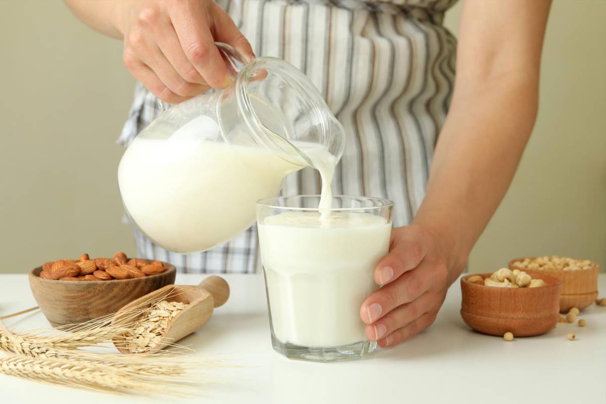Tomar leche ayuda a tener huesos fuertes y prevenir la osteoporosis