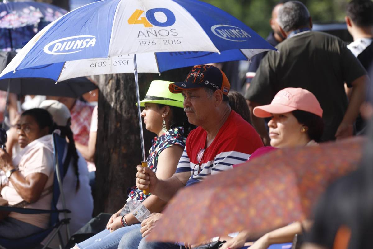 Ni la lluvia detuvo el desfile: San Pedro Sula celebra con orgullo su feria