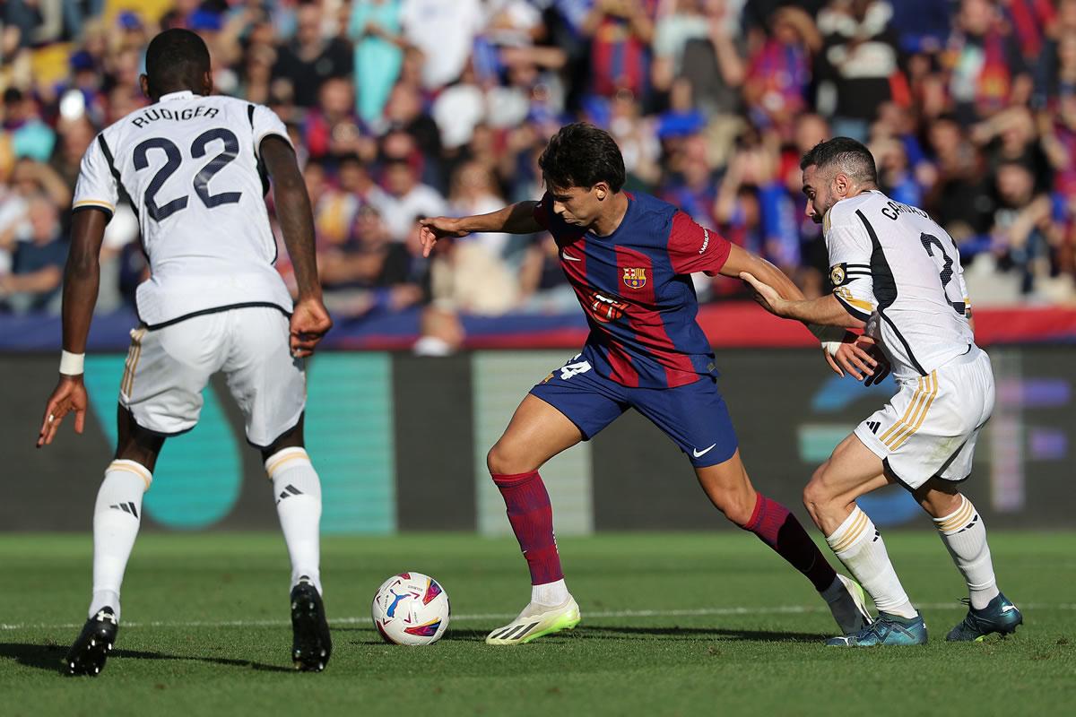 Joao Félix le dio problemas a Dani Carvajal y Antonio Rüdiger, sobre todo en el primer tiempo del Clásico entre Barcelona y Real Madrid.