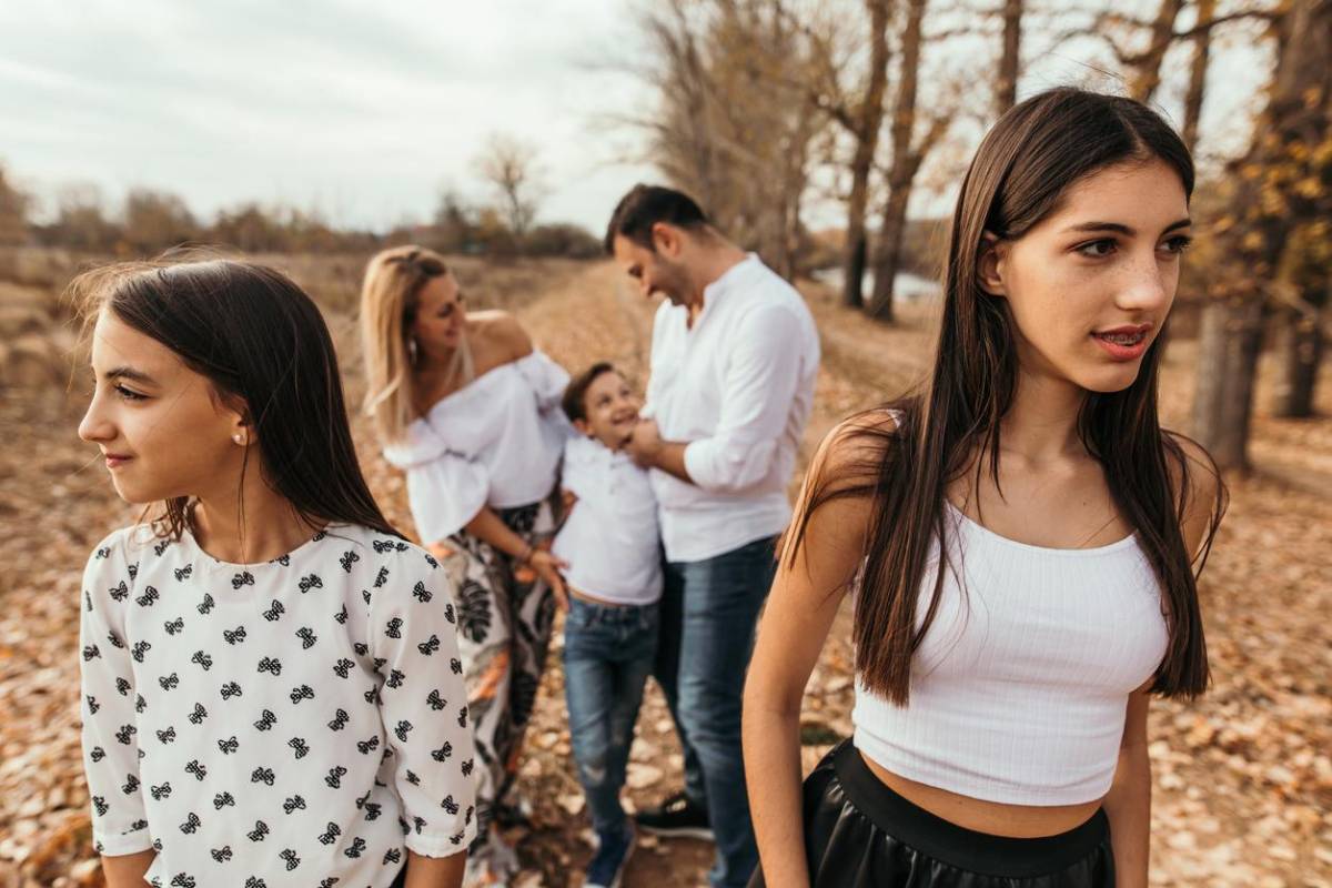 Cómo evitar y manejar la rivalidad entre hermanos