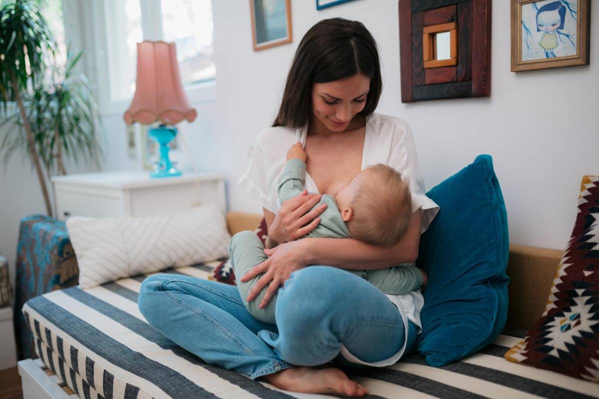 La lactancia materna es crucial en la defensa ante patógenos como covid