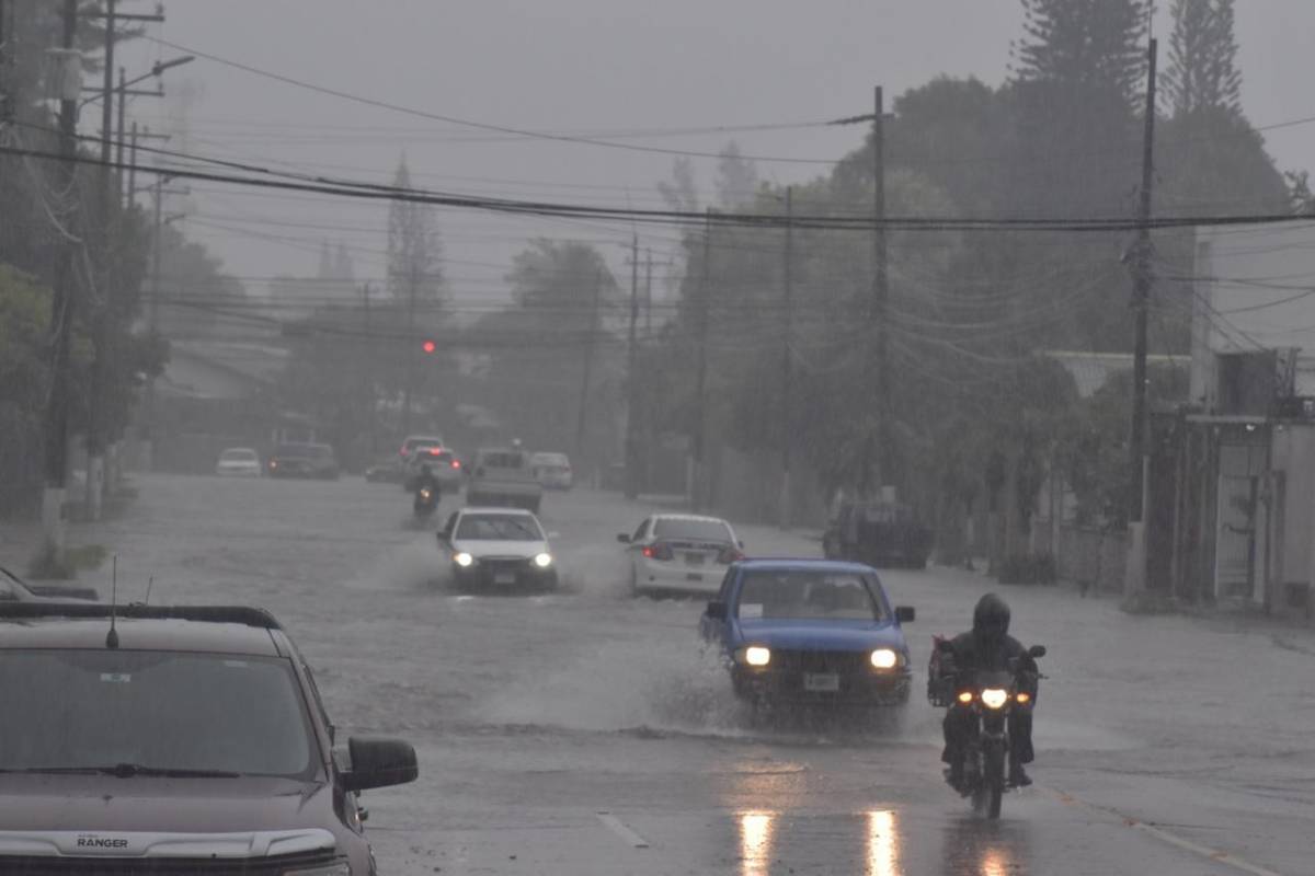 Lluvias torrenciales deja la tormenta Sara en el litoral atlántico de Honduras.