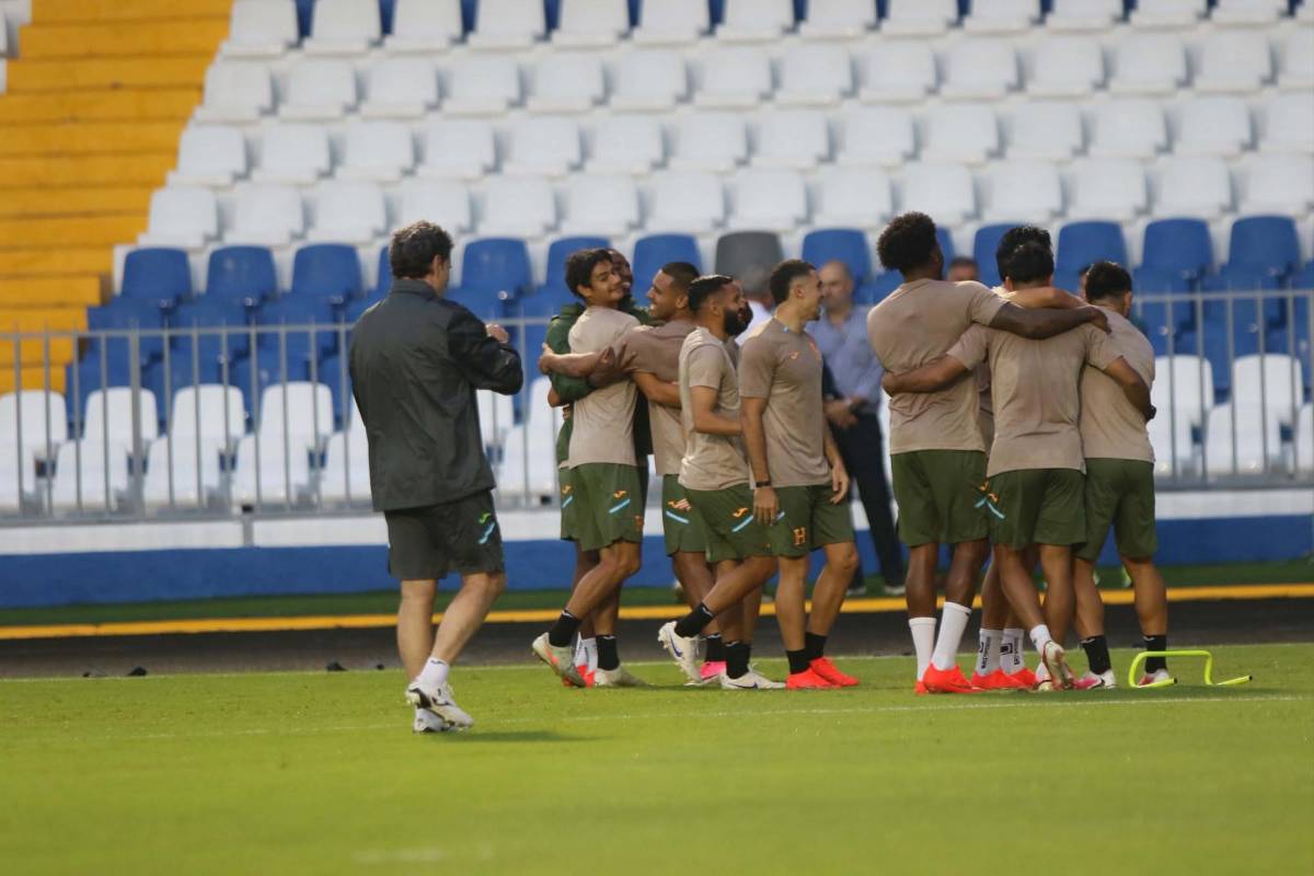 Honduras con visita especial y la triste foto de Edwin en último entrenamiento