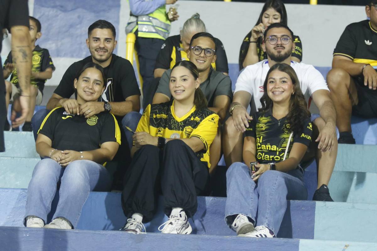 Las lindas chicas del Real España-Olimpia y así luce la cancha del Morazán