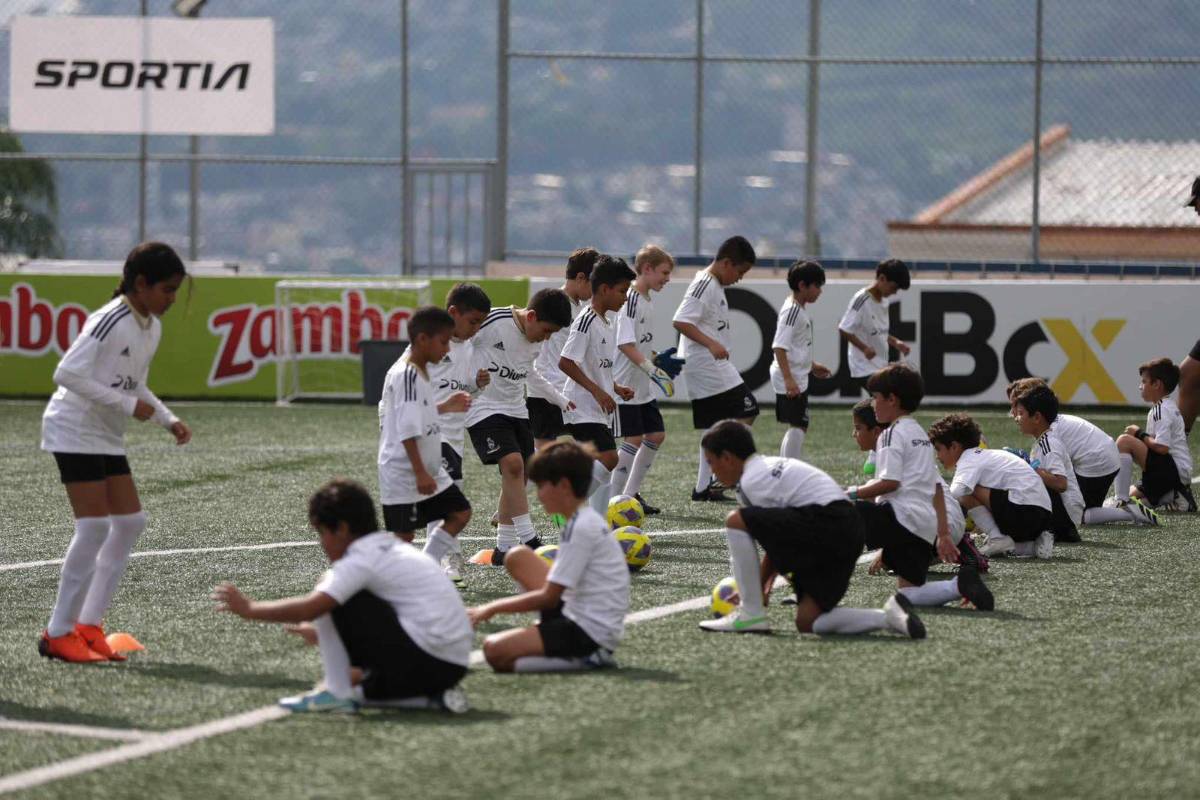 Niños y niñas en Tegucigalpa disfrutan de los Clinics de Fundación Real Madrid