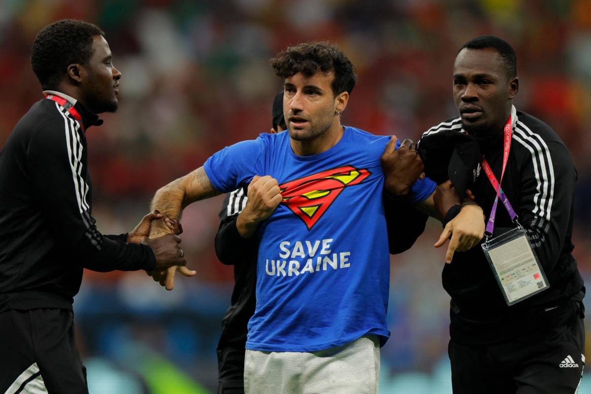 ¿Qué pasó con el fan que entró con bandera LGBT en el Mundial?