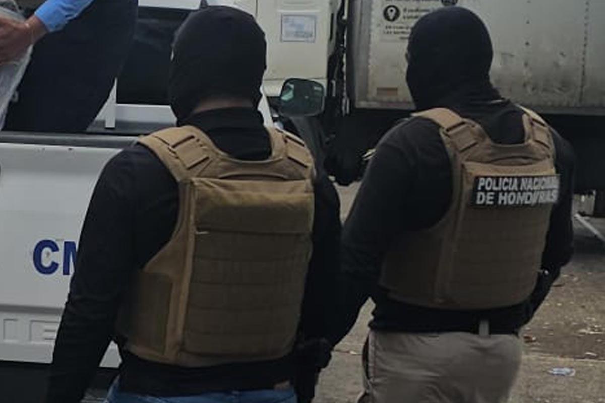 Estados Unidos entrega a dos hondureños fugitivos