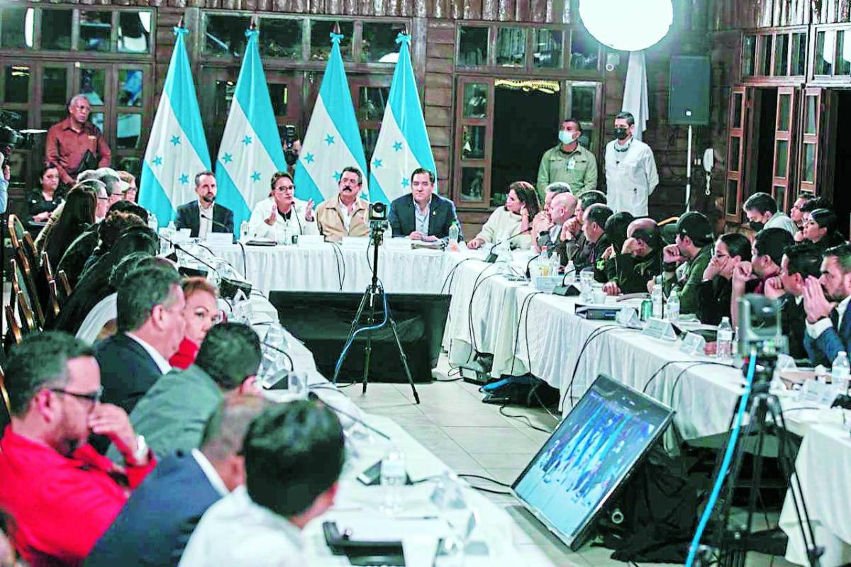 Analistas sugieren cambios en gabinete de Gobierno