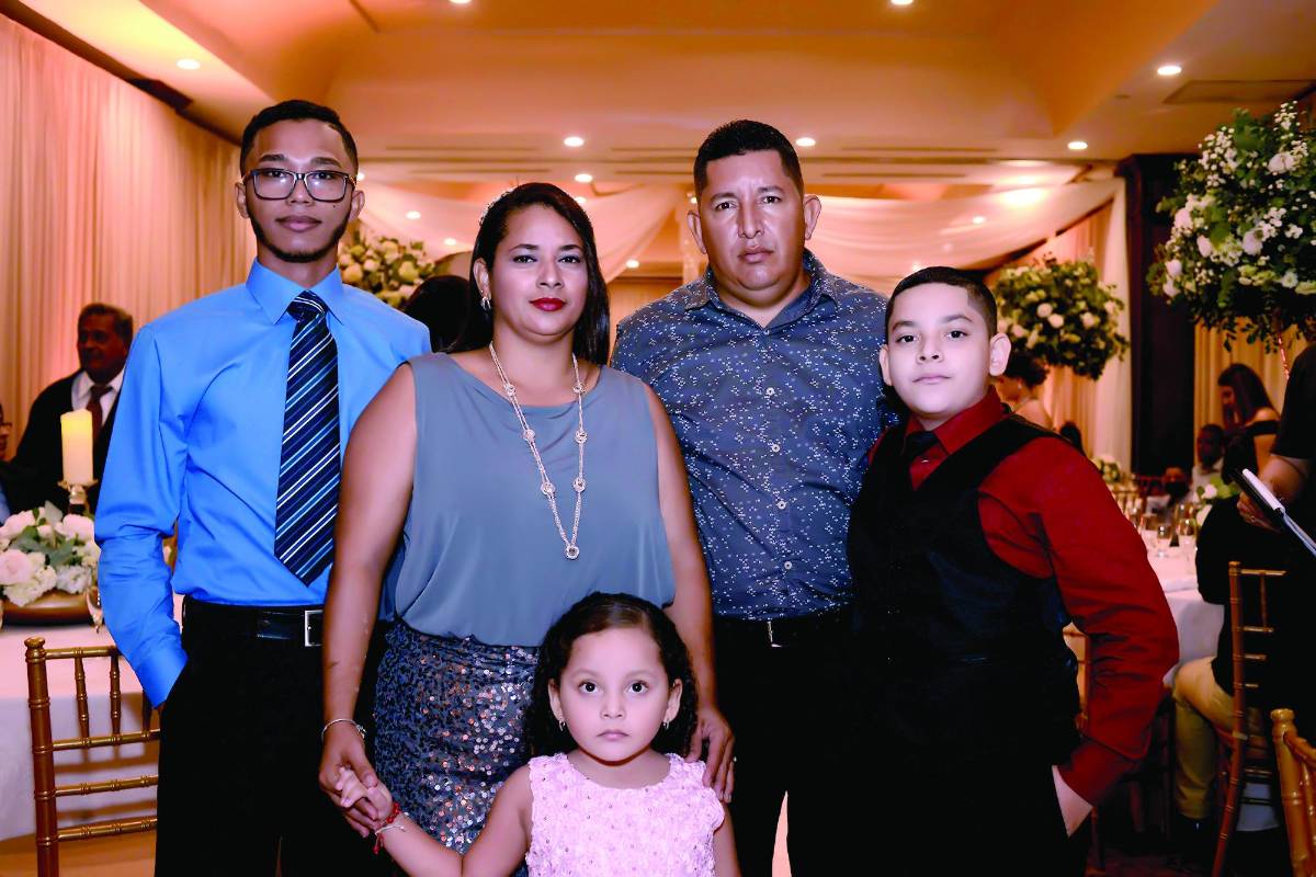 Edwin y Merari contraen matrimonio civil rodeados de amor