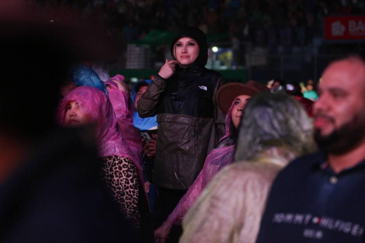 Carín León ofreció una serenata inolvidable en Tegucigalpa