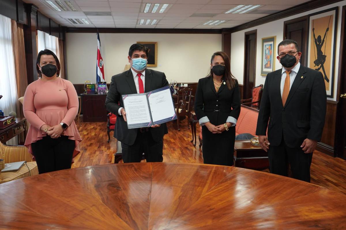 Costa Rica prohíbe reelección indefinida de alcaldes tras casos de corrupción