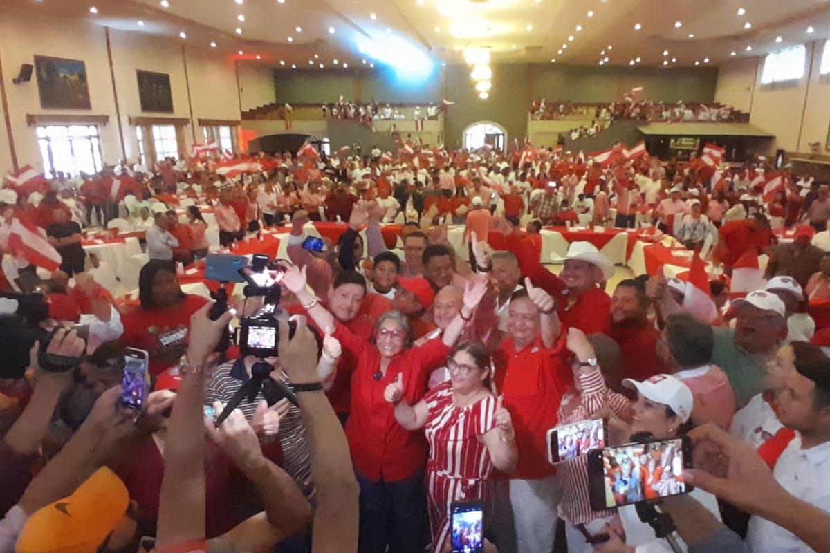 Maribel Espinoza reúne a miles de seguidores