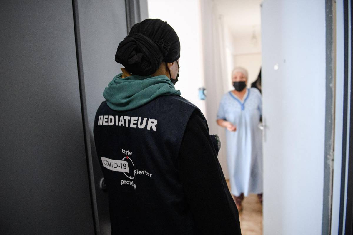 Ciclo menstrual puede retrasarse levemente tras la vacuna anticovid, según estudio