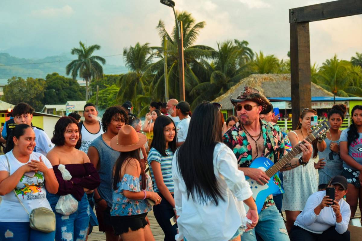 Polache compartió con sus seguidores en las playas de Miami, Tela.