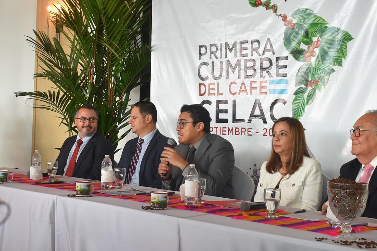 Honduras acogerá la primera cumbre internacional del café de la Celac