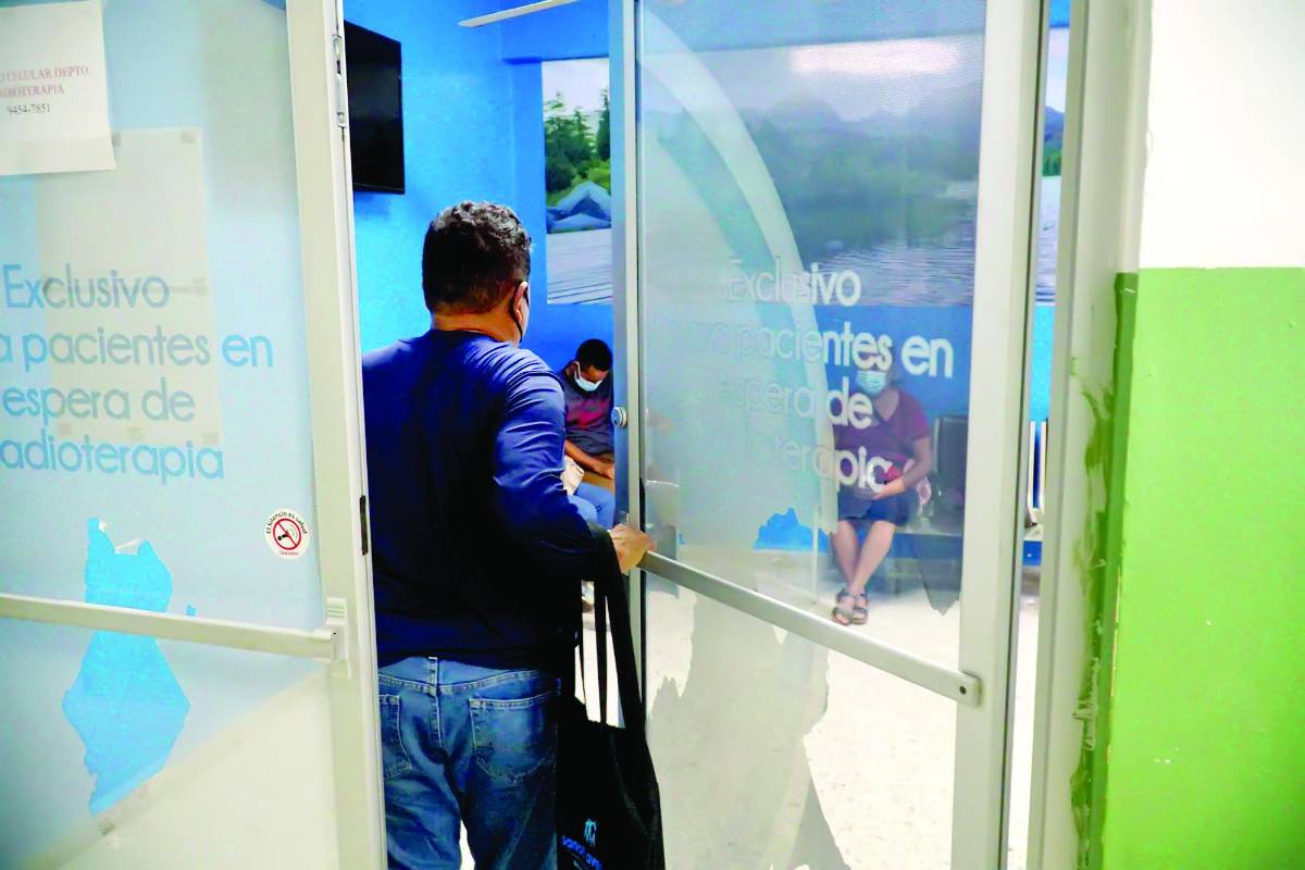 Más de 250 hombres en SPS son diagnosticados con cáncer de próstata al año