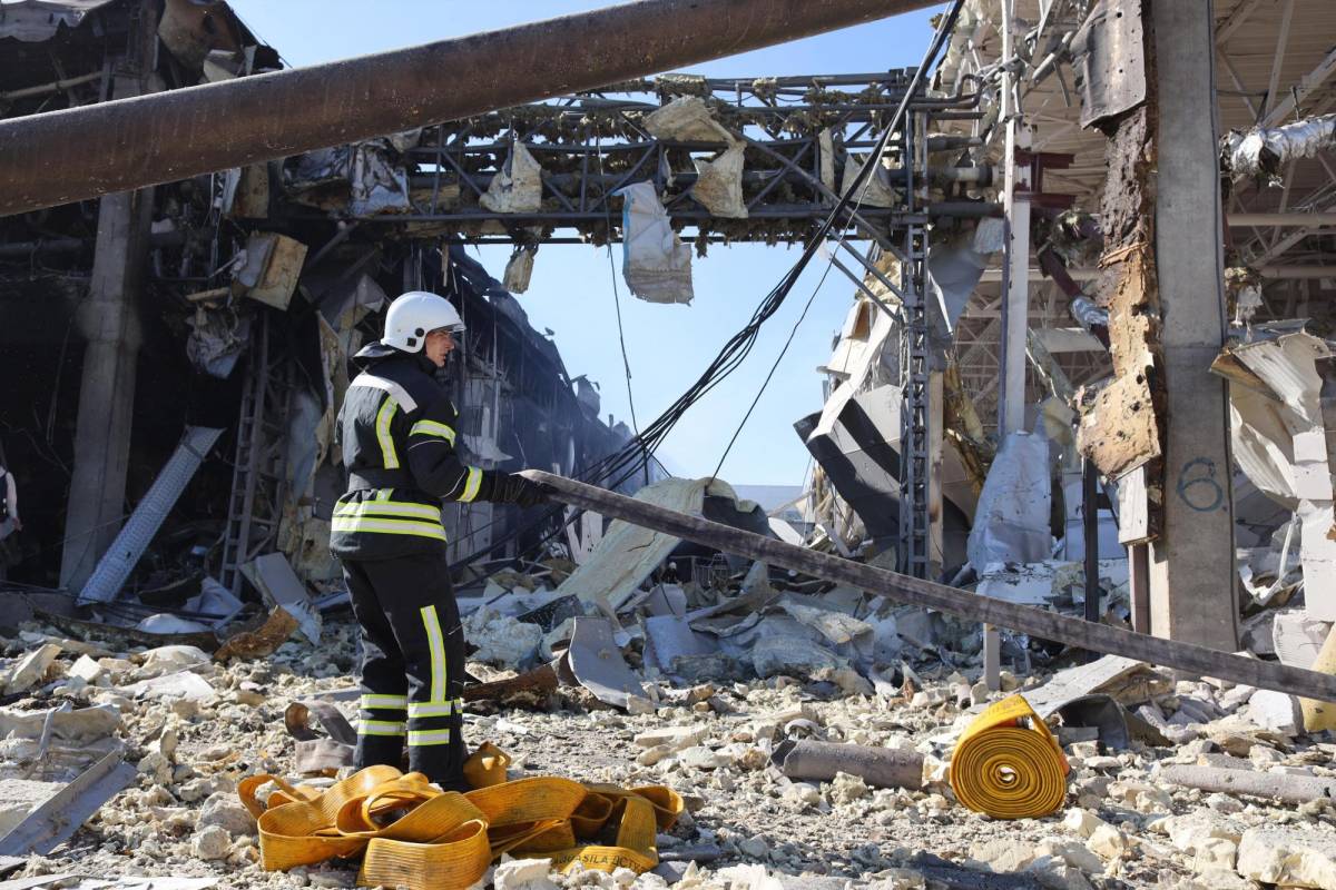 ¡Dantesco! Hallan 43 cuerpos bajo escombros de un edificio destruido por ataques rusos en Ucrania